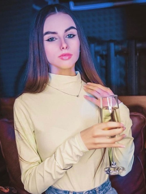 🎥 СВЕТА привлекательная девушка из Сорочинск цена от 5000 руб